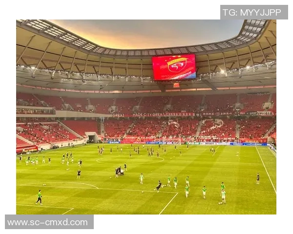 足球明星颁奖典礼精彩献唱展现球场魅力与音乐激情的完美结合